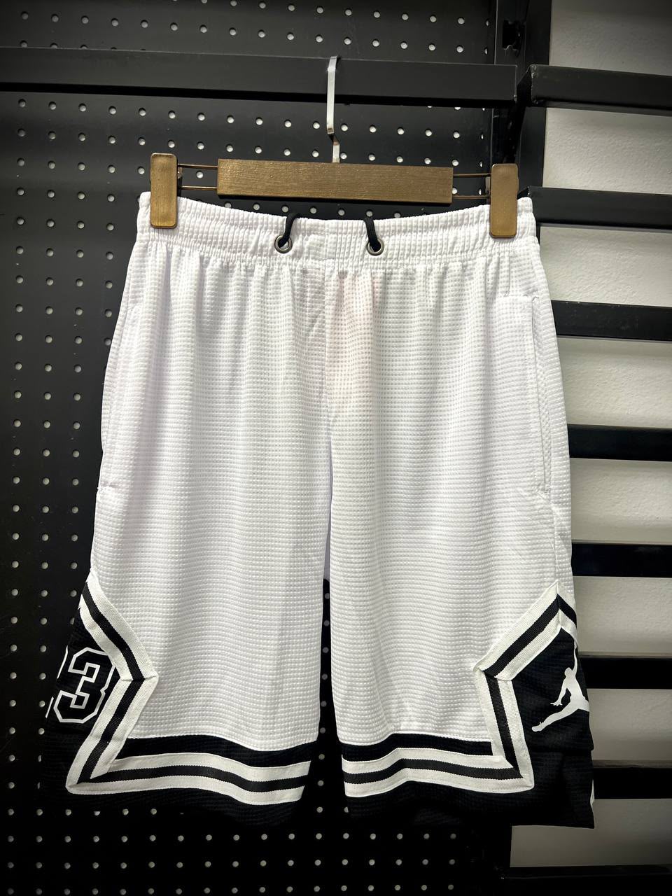 Jordan Biscut short